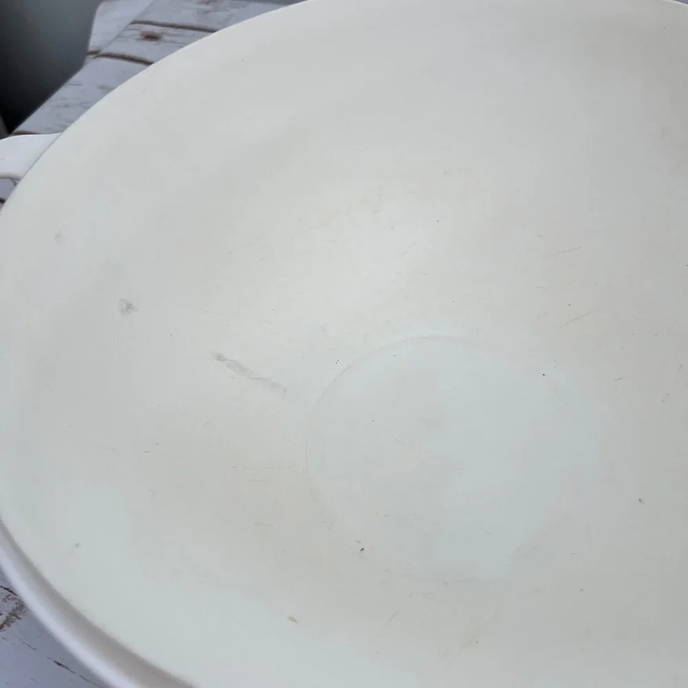 Tupperware Mixing Bowls Cream Off-White Nesting Thumb Hole Set‎ of 2